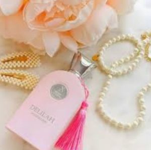 Delilah Pour Femme Maison Alhambra Eau de Parfum Perfume Árabe Feminino 100ml